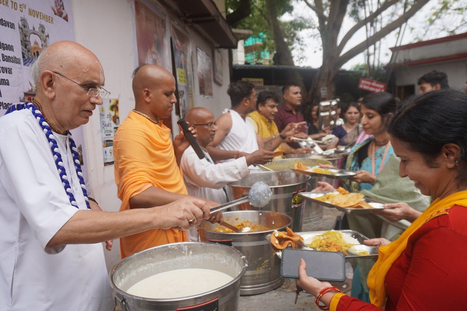 Annadaan Seva at ISKCON Indore